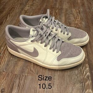 Nike Gray and Cream Sneakers Size 10.5